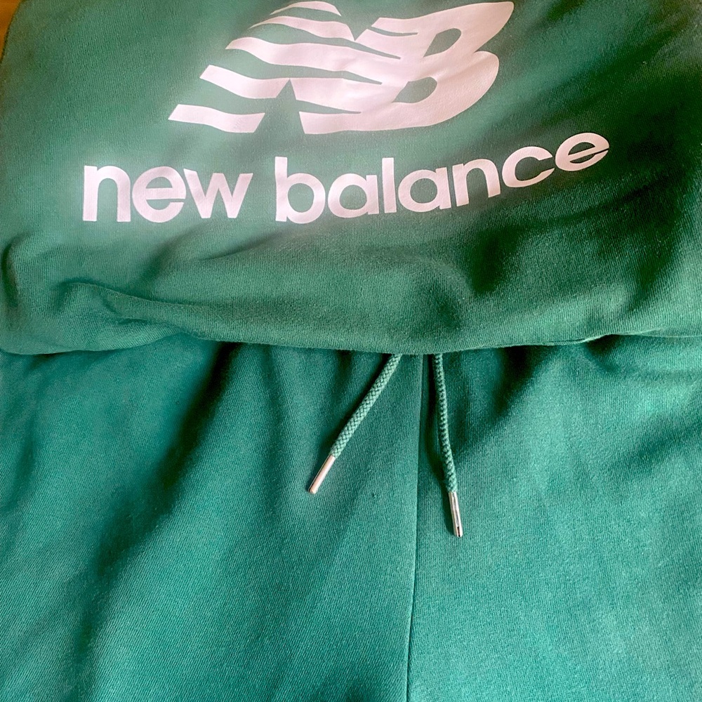 NEW BALANCE SWEAT SUIT